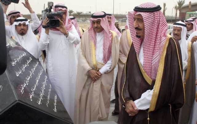 عاجل/ شاهد بالفيديو.. شهادة للتاريخ.. لأول مرة تسجيل يكشف تفاني خادم الحرمين في العمل
