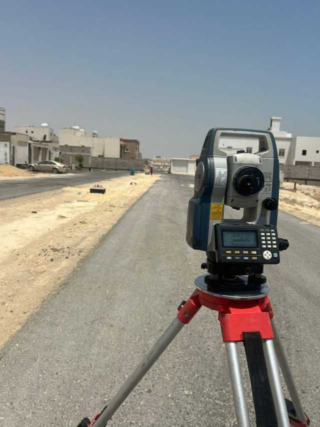 بعد السفلتة والحدائق.. مشروع إنارة يضيء ضاحية الملك فهد بالجبيل