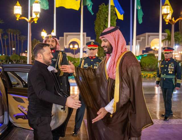 عاجل - ولي العهد يستقبل رئيس أوكرانيا بقصر السلام في جدة