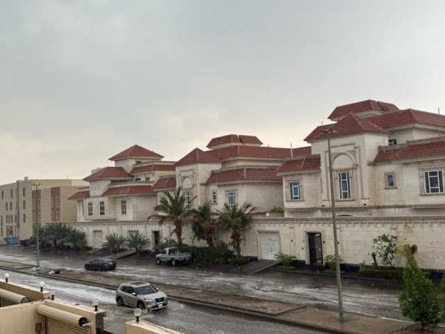 جدة الآن.. أمطار غزيرة ورياح شديدة السرعة على أنحاء المحافظة