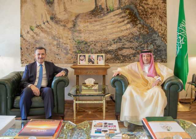 الخريجي يستعرض سبل التعاون مع سفير تركيا لدى المملكة