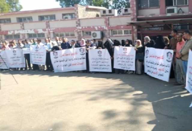 أعضاء هيئة التدريس بجامعة عدن يعلنون بدء الإضراب الشامل نتيجة تدهور أوضاعهم وتجاهل مطالبهم