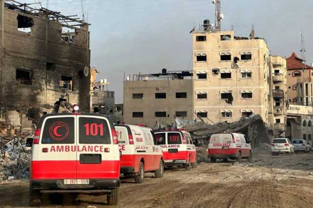 انتشال جثامين 50 شهيداً دفنهم الاحتلال داخل مجمع ناصر الطبي جنوبي غزة
