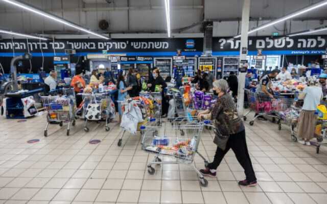 موقع عبري يؤكد ارتفاع أسعار السلع والخدمات في “إسرائيل”