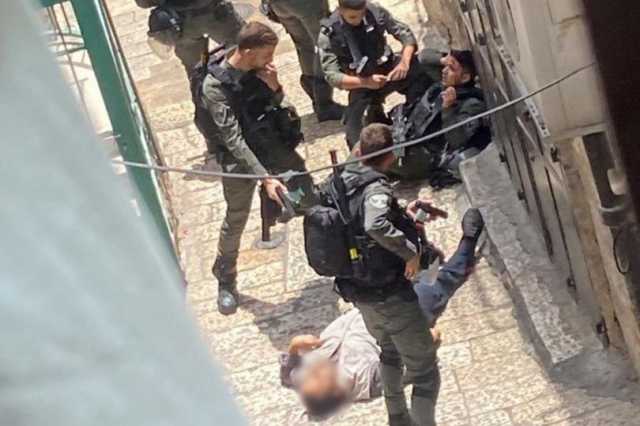 فيديو يوثق لحظة طعن سائح تركي لجنود إسرائيليين في القدس المحتلة