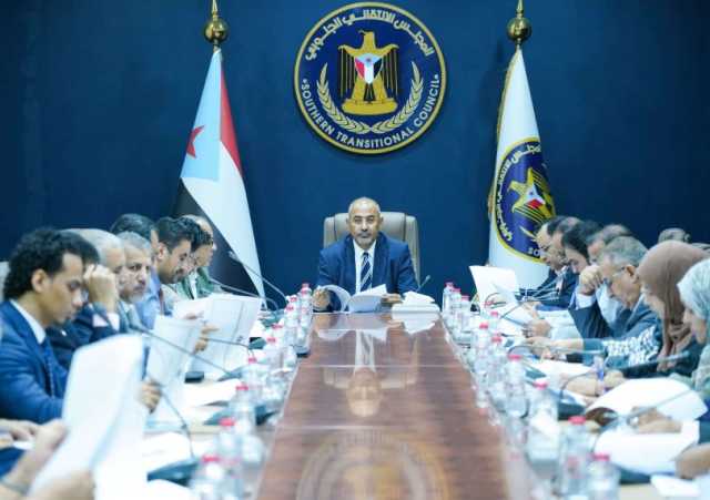 الانتقالي يرفض فتح الطرقات بين الشمال والجنوب ويهدد بالانسحاب من المجلس الرئاسي وحكومته