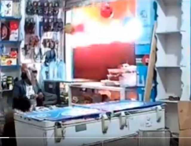 (فيديو) مواطن يمني يشعل القنوات العربية والدولية ومنصات التواصل الاجتماعي دون استثناء