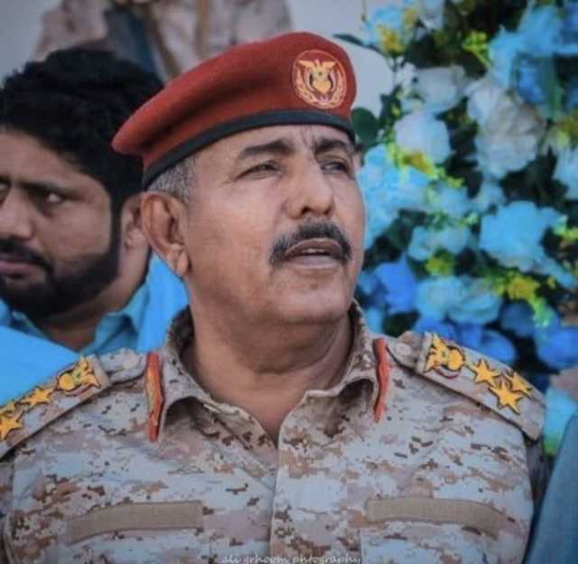 بعد اختطافه في حضرموت.. نقل قيادي عسكري يمني تحت حراسة مشددة إلى الرياض