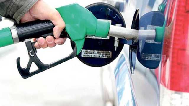 جرعة مفاجئة في أسعار الوقود في المحافظات الجنوبية عقب انهيار العملة المحلية