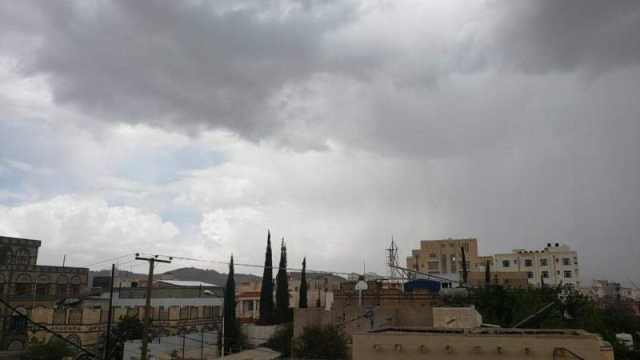 اشربوا الكثير من الماء والسوائل.. تنبيهات مهمة لسكان عدد من المناطق اليمنية بسبب طقس الساعات القادمة