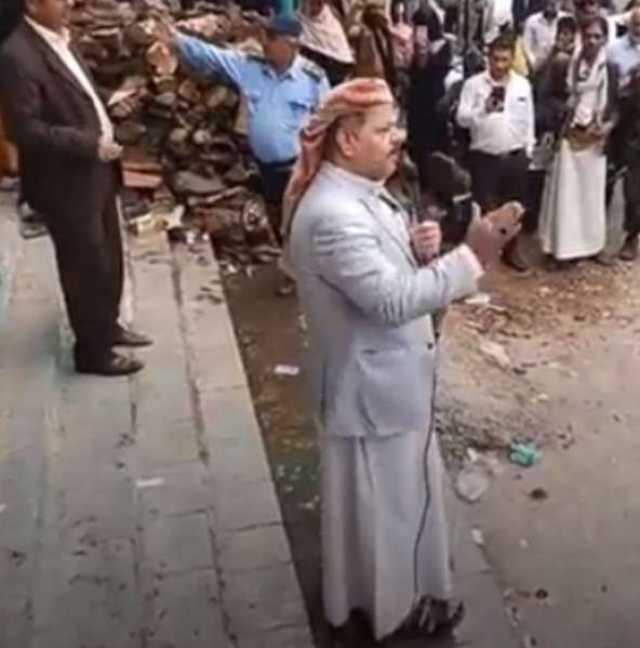 الجالية اليمنية في أمريكا تفتتح مخبز خيري بمحافظة إب.. ومسؤول حوثي يحضر ويصرخ ”الموت لأمريكا” (فيديو)