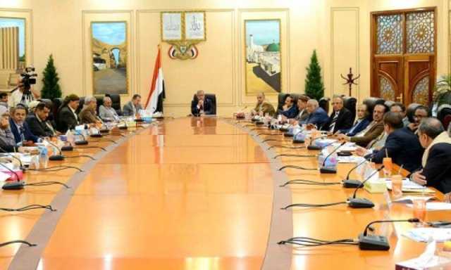 حكومة المليشيا تتجاهل الإضراب الشامل بشأن المرتبات والحكومة اليمنية تتجاوب
