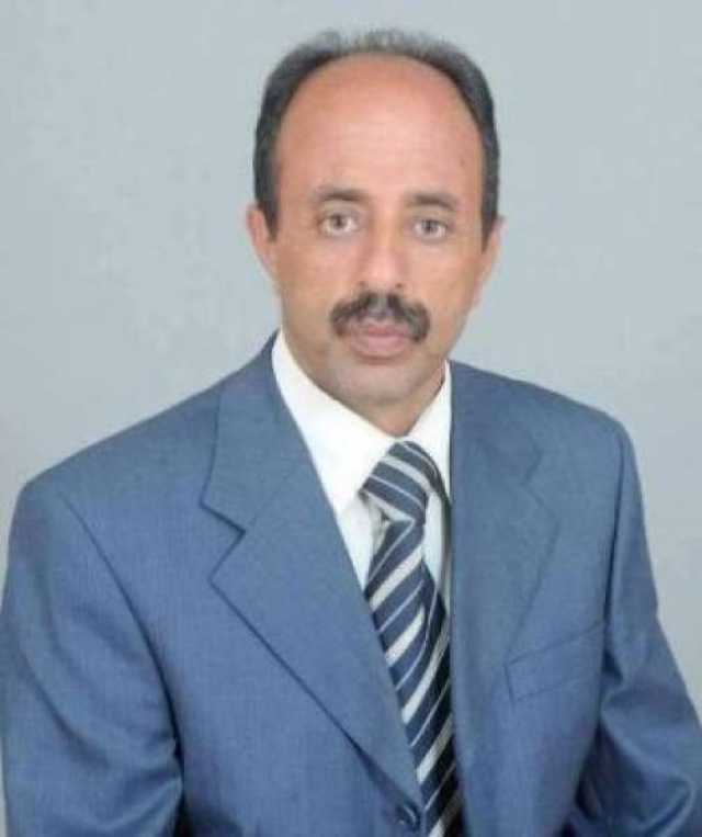 عناصر حوثية تهاجم صحفي في صنعاء بدراجة نارية بسبب كتابته عن فساد الجماعة