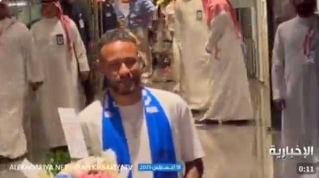 شاهد لحظة وصول اللاعب البرازيلي ”نيمار” إلى العاصمة السعودية الرياض بعد انضمامه للهلال