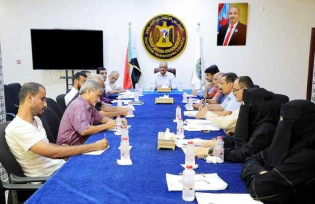 الإنتقالي يفتح النار على الحكومة اليمنية ويجدد موقفه بشأن المظاهرات السلمية في عدن