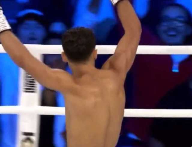فوز ساحق للملاكم اليمني آدم نسيم حميد على خصمه التشكي من الجولة الأولى ”فيديو”