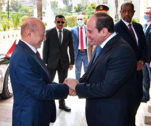من عدن.. الرئيس العليمي يبحث مع زعيم عربي تعنت المليشيات أمام السلام والأخير يؤكد دعم الرئاسي لاستعادة الدولة