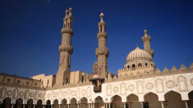 الأزهر يدخل على خط أزمة ”الإنابة في العمرة”