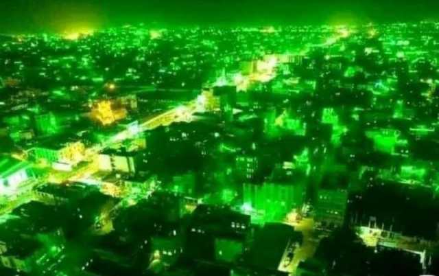 على الطريقة الإيرانية.. الجماعة السلالية تقدم عبدالملك الحوثي بصورة نبي ”شاهد الصورة”