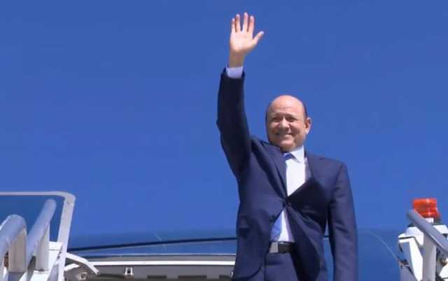العليمي يغادر العاصمة اليمنية صوب السعودية غداة وصول وفد المليشيا