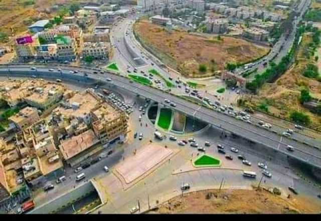 شاهد بالصور .. ميليشيا الحوثي تنفذ أكبر شعار للمسيحين بصنعاء خلال صيانة نفق مذبح