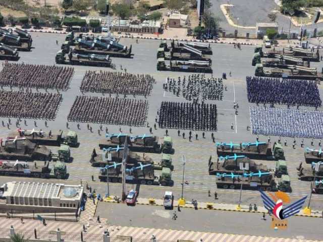 خبير استراتيجي يفجر مفاجأة مدوية بشأن العرض العسكري للحوثيين بميدان السبعين في العاصمة صنعاء