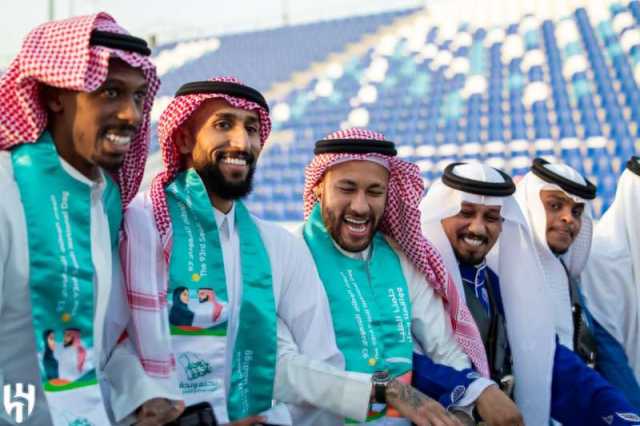 متحمس ومستمتع بشدة.. نيمار يرقص العرضة السعودية بالزي السعودي في احتفالات اليوم الوطني93 ”فيديو”