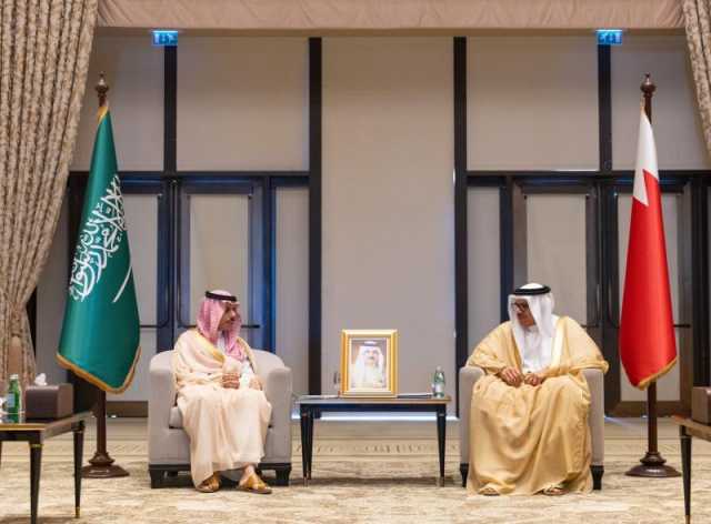 وزير الخارجية السعودي يصل البحرين في أول زيارة عقب الهجوم الحوثي الذي أودى بحياة عدد من الجنود البحرينيين