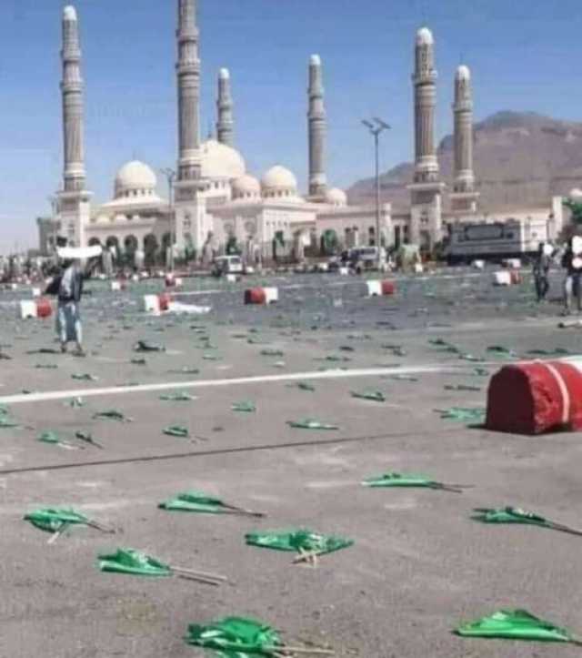 دنسوا اسم ”رسول الله” تحت الأقدام.. شاهد ماذا فعل الحوثيون بميدان السبعين بعد انتهاء ”الاحتفال بالمولد النبوي”