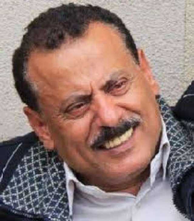 النائب حاشد يسأل قيادي حوثي: من أين لك ”عمارة قرآنية” ومبلغ 150 ألف دولار تستلمه شهريًا؟