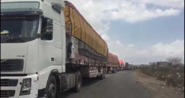 احتجاز عشرات الشاحنات في طريق صنعاء عمران.. وتحذيرات من كارثة