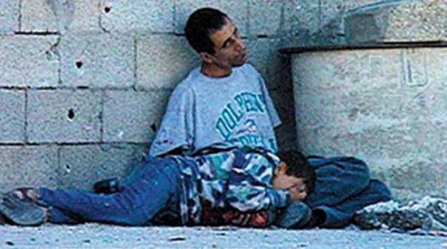 محمد الدرة.. رسالة مبكية من والده في وداع إخوته بعد استشهادهما تحت القصف الإسرائيلي «فيديو»