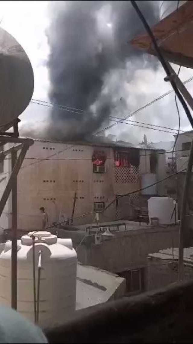 عاجل: حريق هائل في منزل بعدن وسقوط ضحايا (فيديو)