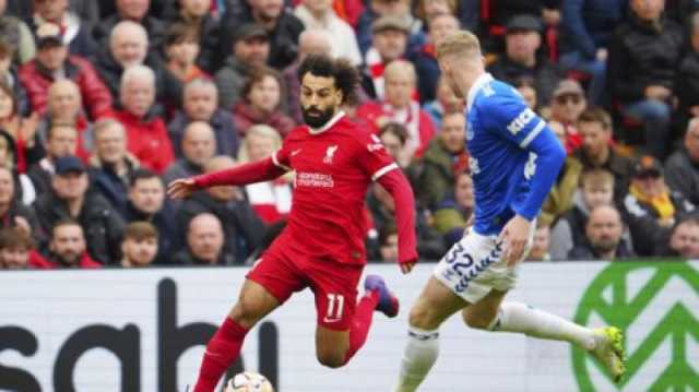 صلاح يقود ليفربول لفوز ثمين على إيفرتون ويرفض الاحتفال بهدفيه