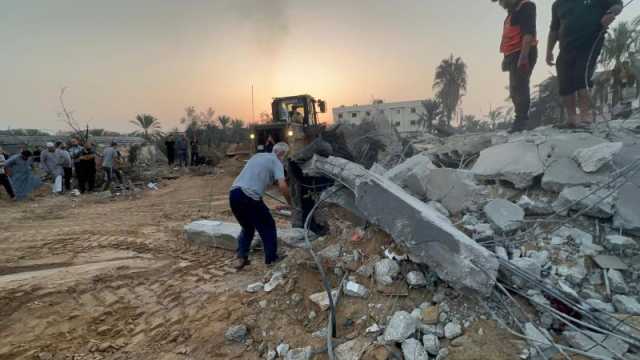 مشاهد قاسية.. خروج عظام طفلة عن جسدها جرّاء الغارات على قطاع غزة