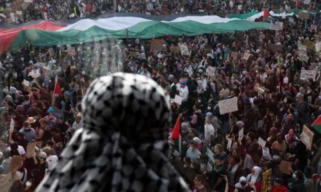 لا تختبئ بايدن لقد اشتركت في الإبادة.. أكبر مظاهرة تهز واشنطن منذ بدء الحرب على غزة ”فيديو”