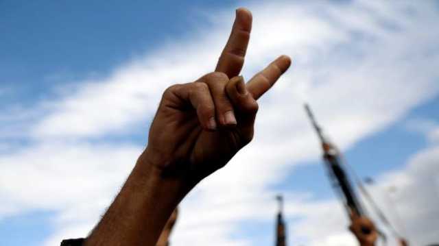هتفوا أن تسقط بس، كيفما كان السقوط، فسقطت سقوطاً مُدويَّاً ولا تزال تهوي