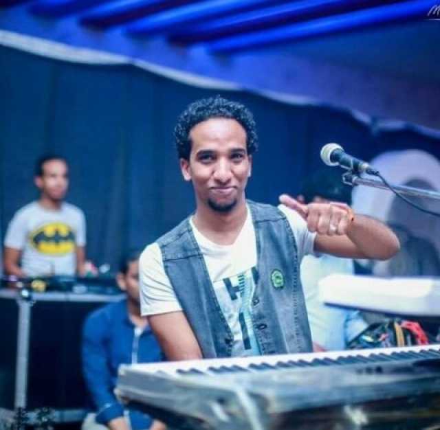شاهد بالفيديو.. المطرب المصري حمو إسماعيل يغني الأغنية السودانية الشهيرة “فارقنا أعز الناس” خلال حفل ساهر في مصر