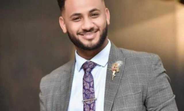 شاهد بالفيديو.. الفنان السوداني عثمان بشة يقدم فاصل من الرقص المثير على طريقة (عشرة بلدي) مع الفنان المصري الشهير سعد الصغير خلال حفل بمصر