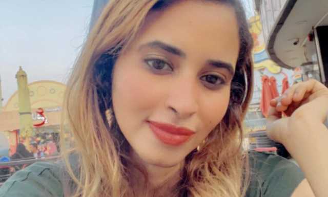 شاهد بالفيديو.. مشجعة الهلال “سماحة” تسخر من فريق المريخ وترفض الزواج من رجل ملياردير بسبب تشجيعه للنادي الأحمر