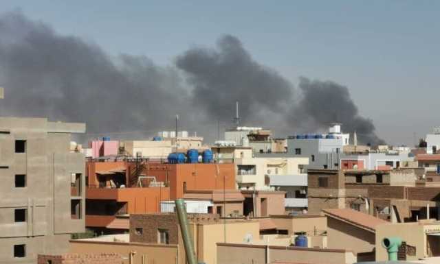 “اشتباكات أم درمان” تجبر سودانيين على مغادرة منازلهم