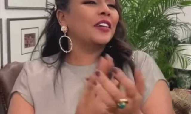 شاهد بالفيديو.. الفنانة هدى عربي تبدي غضبها الشديد من فتاة قامت بتسريب مقطع فيديو لها ووصفتها بــ(الهايجة) والسلطانة ترد عليها: (يهيج عليك المصران والضرس)