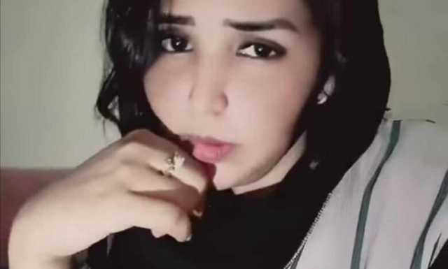 شاهد بالصورة والفيديو.. وزيرة “القراية” السودانية الحسناء تبهر المتابعين بجمالها الملفت وهي تتفاعل مع أغنية (أنا يا قصة) ومتابعون: (دي ملكة جمال السودان الحقيقية تقول لي ام عصيبات ديك)