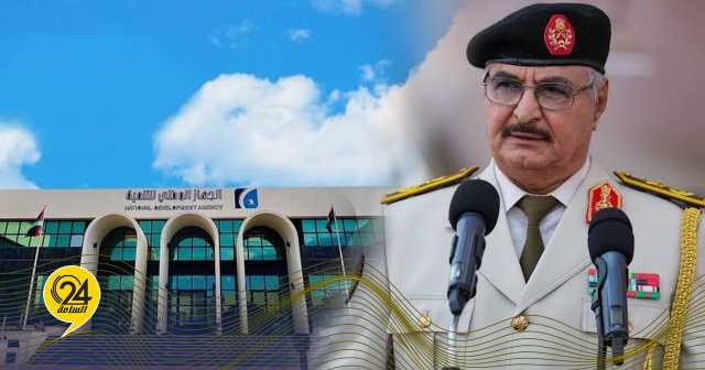 المشير خليفة حفتر يمنح وسام العمل المتميز للجهاز الوطني للتنمية