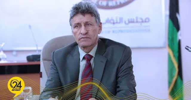 الدغاري: خفض قيمة الدينار متوقع في ظل الانقسام السياسي والإنفاق الكبير