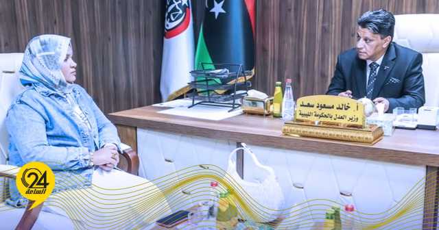 “مسعود” يبحث تطور خدمات قطاع العدل في منطقة وادي الشاطئ 