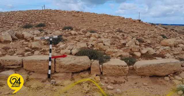 باحث يسلّم 15 قطعة من العملة البرونزية لـ«متاحف بنغازي»