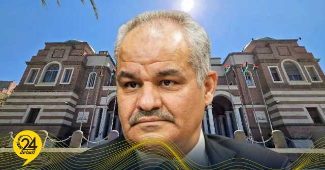 عيسى يبحث الاستعدادات الجارية من المصارف التجارية لتوزيع السيولة النقدية