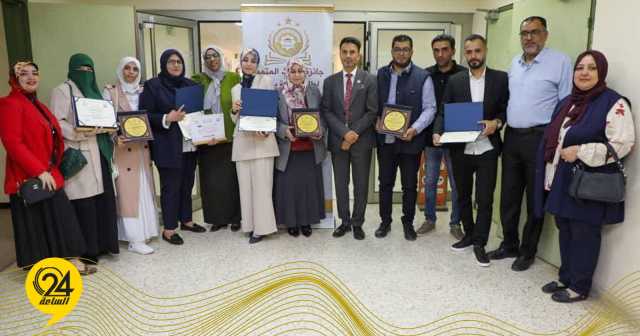 جامعة بنغازي تكرم الفائزين بجائزة البحث المتميز للعام 2022-2023  