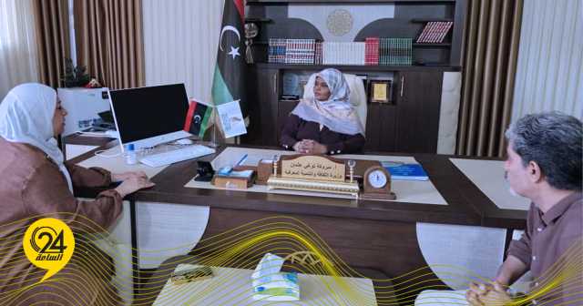 “مبروكة” تعقد اجتماعاً لمتابعة سلامة موظفي وزارتها